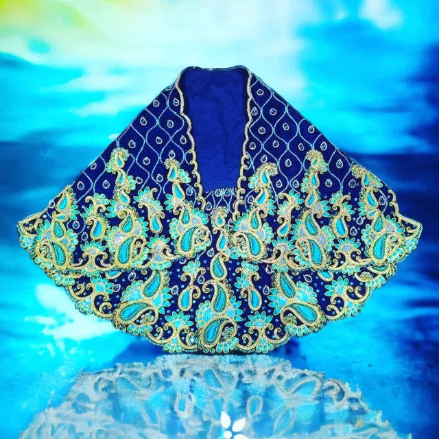 #zardosi #swayambhumumbai #shoponline #makeinindia #hometemple #nowavailable #dressset #radhaidol #durgaidol