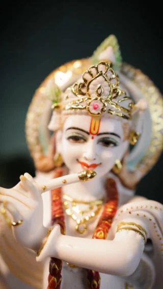 This Diwali and Govardhan Pooja, invite divine love and protection into your home with Krishna and His beloved cow symbols of purity, peace, and prosperity. 🕊️
Let your space glow with devotion and grace. 🌼

🪔 Bring home the blessings bring home your Swayambhu Krishna Murti today!

#Swayambhu #KrishnaWithCow #GovardhanPooja #Diwali2025 #DivineDecor #KrishnaMurti #CowSymbolOfProsperity #SpiritualHome #DiwaliVibes #FestiveGlow #HandcraftedWithFaith #HomeTemple #IndianArtistry