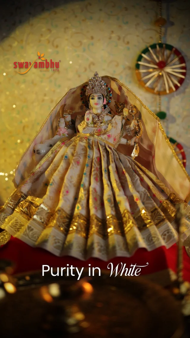 Grace begins with purity 🌸✨ Shailputri Devi blesses us with strength and devotion. Celebrate her aura this Navratri with Swayambhu’s divine idols.
✨ Bring home the blessings today only at Swayambhu.
#Navratri2025 #Shailputri #WhiteGrace #DivineStrength #SwayambhuBlessings #SacredArtistry